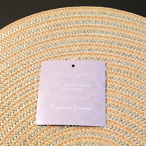 NEW Golden Woven Spiral Placemats! Set of 8! - Picture 5 of 8